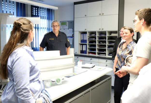 Besuch der Wirtschaftsjunioren Dingolfing-Landau bei der Polizeiinspektion Dingolfing mit deren Leiter Max Mundt